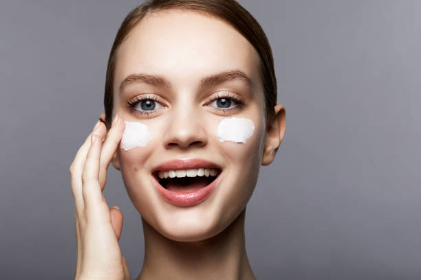 The One Trick That Keeps Forehead Wrinkles Away