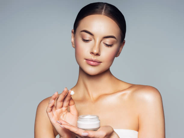The Damp Face Secret: Why Hyaluronic Acid Needs Water Before It Works