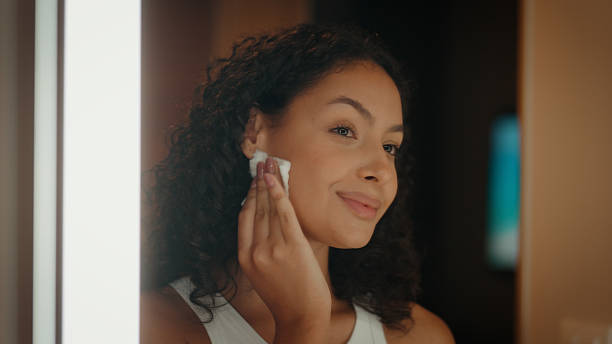 The Everyday Sun Habits That Are Quietly Aging Your Skin
